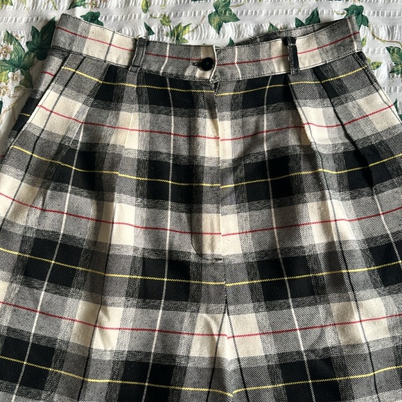 {VTG} Plaid Shorts - Picture 3 of 4